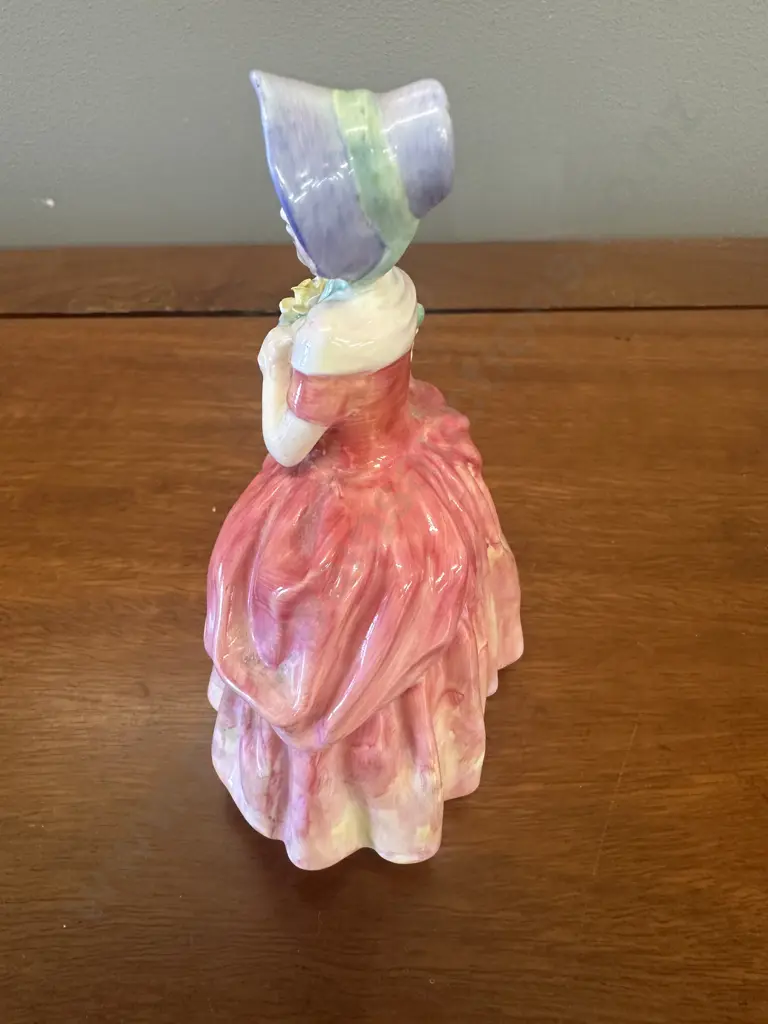 Royal Doulton 'Cissie' Figurine HN1809 H13cm. Image 1++